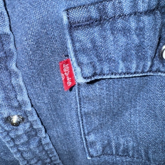 COPY - Levi’s Strauss red label pearl snaps size XS women shirt dark wash like … - Picture 4 of 6